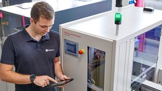 Die von Pulse gesammelten Daten werden dem Anwender durch praktische Apps auf der Smartwatch und dem Tablet angezeigt. (Phoenix Contact)