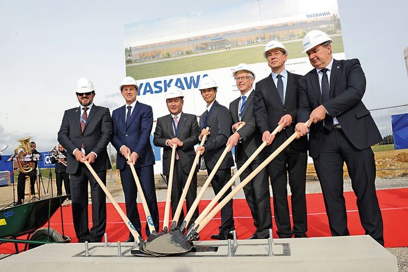 Neben drei weiteren Bauprojekten in Europa wurde am 2. November in der slowenischen Stadt Kočevje der Spatenstich für eine neue Roboterfabrik gesetzt. (Yaskawa)