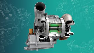 Der eTurbo löst ein altbekanntes Turboladerproblem: Durch die Kombination von Abgasturbolader und permanenterregten Synchronmotor in einer hochintegrierten Rumpfgruppe erreicht der Verdichter auch dann ausreichend Drehzahl, obwohl die Abgasenergie eigentlich noch nicht ausreicht. (Bild: BorgWarner)