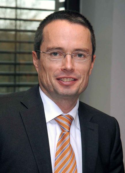 „Ohne Registrierung sind zukünftig weder Herstellung noch Import mehr möglich. Daher kommt dem fristgemäßen Vorregistrieren zur Wahrung der Übergangsfristen für jedes einzelne Unternehmen eine existentielle Bedeutung zu. Sie muss sorgfältig in jedem Unternehmen vorbereitet werden“, sagt Dr. Michael Lulei, Bereichsleiter Produktsicherheit im VCI.  (Bild: VCI)