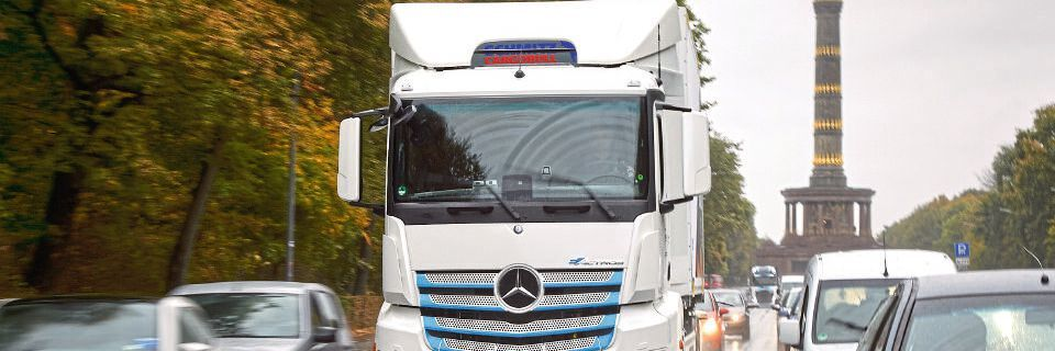 Daimler Relies On Batteries And Fuel Cells For Trucks And Buses