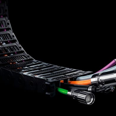 Mit dem Heluchain System zeigt Helukabel auf der SPS eine innovative Systemlösung für lineare Bewegungsanwendungen in Maschinen- und Anlagenbau und Automation.  (Bild: Helukabel)