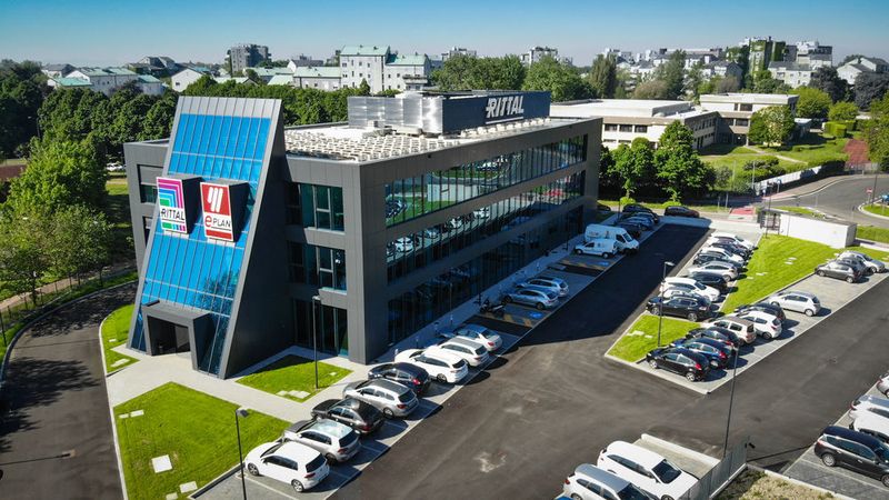 Durch die Zusammenarbeit unter einem Dach können Rittal und Eplan ihre Lösungskompetenz rund um das Zusammenspiel von Engineering, Schaltschrank-Systemtechnik, Automatisierung und Service auf dem italienischen Markt weiter ausbauen. (Rittal)