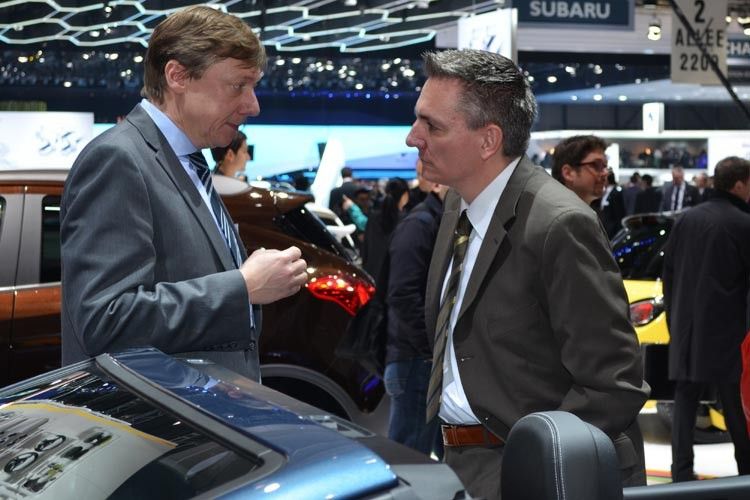 Opel-Vertriebschef Matthias Seidl (links) im Gespräch mit »kfz-betrieb«-Chefredakteur Wolfgang Michel. (Foto: Rehberg)