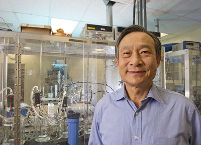 Die Erfindung von Dr. Li-Shiang Liang wird seit 2010 in einer neuartigen Meerwasserentsalzungsanlage in einem Pilotprojekt in Singapur erprobt. Liang hat Module für die Elektrodeionisation von Wasser (im Bild) so verbessert, das sie - kombiniert mit Modulen für Elektrodialyse - Meerwasser mit einem bis zu 85 Prozent niedrigerem Energieverbrauch entsalzen können. Weitere Demonstrationsanlagen sind geplant. Liang forscht bei Siemens Industry in Lowell, USA. (Archiv: Vogel Business Media)