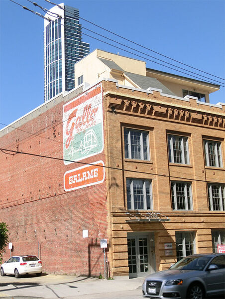 San Franzisko: In dem Gebäude einer ehemaligen Salami-Fabrik befindet sich das Headquater von Slpunk. (Bild: Ostler)