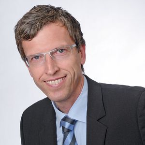 Automatisierer Jörg Hoffmann: „Verfügbarkeit und Forecast in Produktionsanlagen mit vorausschauenden Informationsmodellen werden immer mehr zum Schlüssel für die Produktion und neue Geschäftsmodelle von morgen.“(Bild:  Hoffmann Engineering)