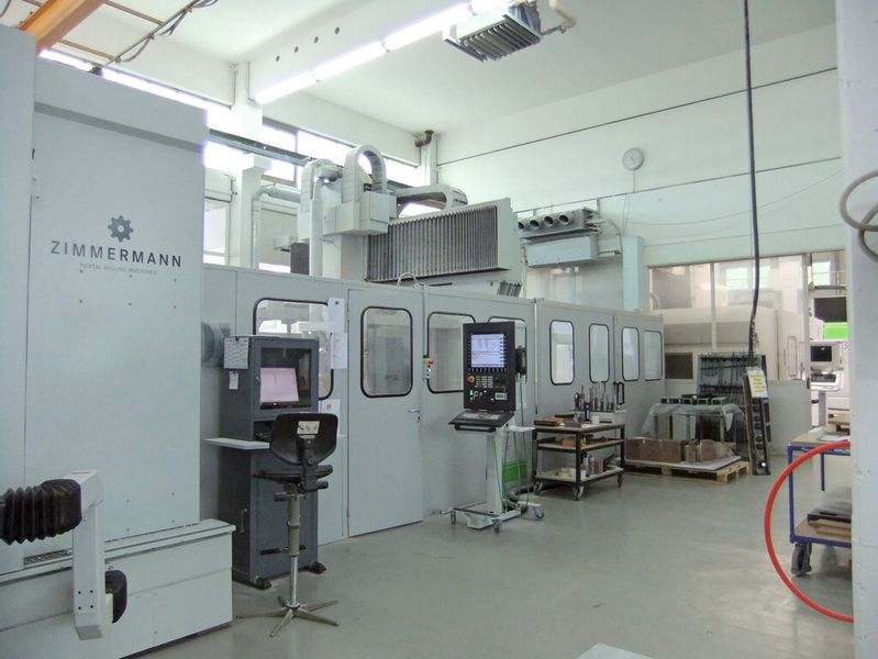 Bild 2: Mit Verfahrwegen von 6000 mm × 2860 mm × 1500 mm eignet sich die Portalfräsmaschine FZ30 für große Bauteile. (Bild: Zimmermann)