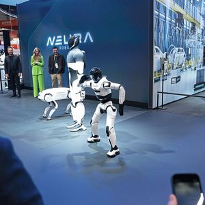 Neue Roboter: Zur CES 2026 stellte Neura neue Versionen seiner Roboter vor.(Bild:  Neura Robotics)