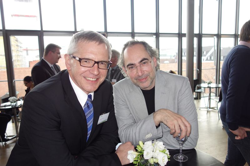 (l.) Moderator Damian Sicking mit Andreas Raum, freyraum (IT-BUSINESS)