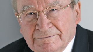 Von Prof. Artur Fischer stammen das synchrone Blitzlicht, der Spreizdübel und die Fischertechnik-Baukästen. (Bild: Fischer)