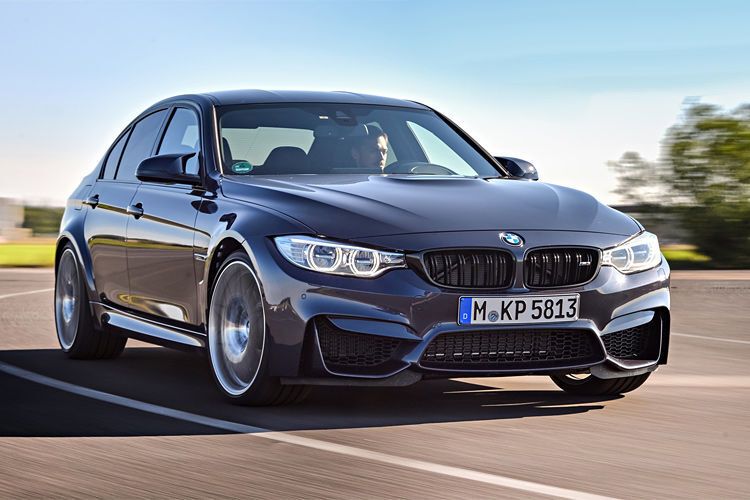 Zum Jubiläum 2016 brachte BMW eine auf 500 Einheiten limitierte Sonderserie in Macaoblaumetallic und mit einer um 14 kW/19 PS auf insgesamt 331 kW/450 PS gesteigerten Leistung. (BMW)