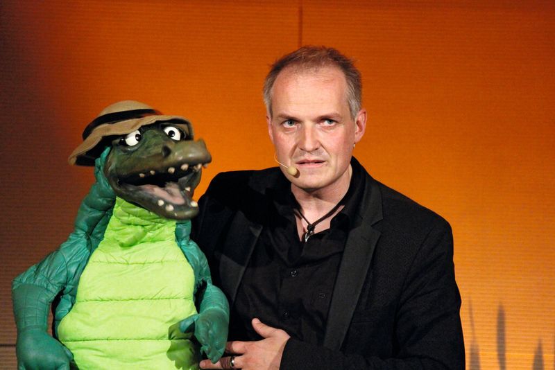 ...Bauchredner Andreas Römer, einmal mit seinem grünen Alter Ego... (Bild: Nordanex)