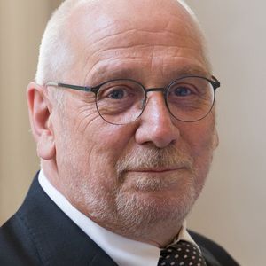 Ansgar van Halteren ist geschäftsführendes Vorstandsmitglied des Industrieverband Klebstoffe e. V. 