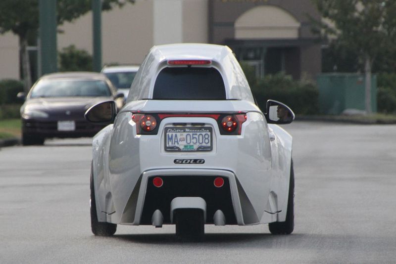 Zum Heck hin wird der Solo sehr schmal. An der Hinterachse gibt es nur ein Rad. (Electra Meccanica)