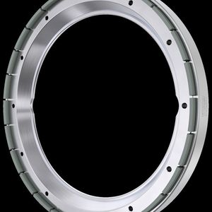 Die Centuria-E ist das Kind aus der Partnerschaft zwischen Tyrolit und dem japanischen Marktführer zur Herstellung von Schleifscheiben für die Elektronikindustrie. Kürzere Zyklen erreicht man mit ihr etwa bei der Bearbeitung von feinen Wafergeometrien.