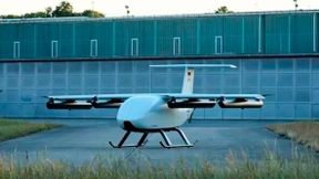 ERC System ist ein Start-up, das sich auch der Drohnenentwicklung widmet. Was man hier sieht, ist eine Schwerlastdrohne, die 250 Kilogramm wuppen kann. Vor allem das Militär interessiere sich für das unbemannte Flugsystem, das nun schneller kommen soll, als zunächst geplant ... (Bild: ERC System)