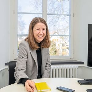 Yulia verfügt über viel Humor, wenn sie sagt: «Ein Heim-Roboter soll lernen, wie es bei mir zu Hause aussieht und er soll es auch nicht weitererzählen.»(Bild:  Thomas Entzeroth)