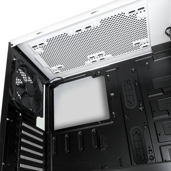 120-mm-Lüfter sind hinten und vorne schon vorinstalliert. (Bild: Phanteks)