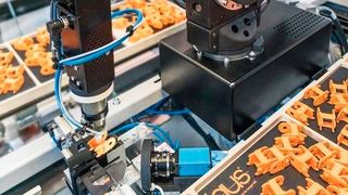 Die International Federation of Robotics (IFR) hat 2021 analysiert! Dabei zeigt sich, dass Deutschland in Europa der Spitzenreiter ist, wenn es um die Installation von Industrierobotern geht. Vor allem Low-Cost-Roboter, wie deses Igus-System, würden immer beliebter. (Bild: Igus)