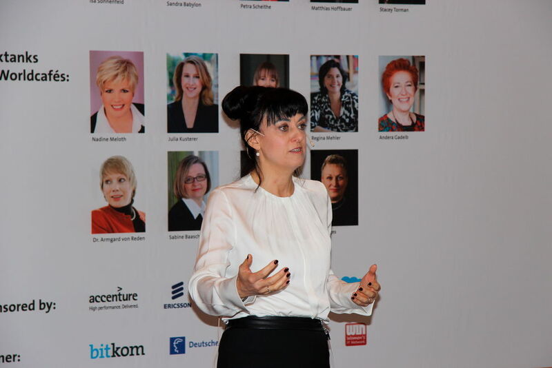 Sandra Babylon, Managing Director bei Accenture Deutschland, sprach in ihrer Keynote über den digitalen Arbeitsplatz. (Bild: Vogel IT-Akademie)
