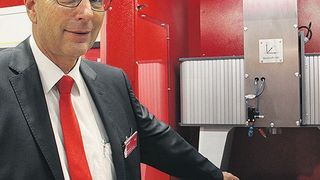 Dipl.-Ing. Gerhard Meier, Verwaltunsgratspräsident der Beckhoff Automation AG in Schaffhausen (Schweiz): „Als Anwendungsbeispiel für eine intelligente Produktion zeigen wir die komplette Prozesskette von der NC-Programmierung mittels CAD/CAM über den digitalen Zwilling der Maschine für die NC-Programmtests bis hin zur realen Maschine für die Bearbeitung.“ (Reinhold Schäfer)