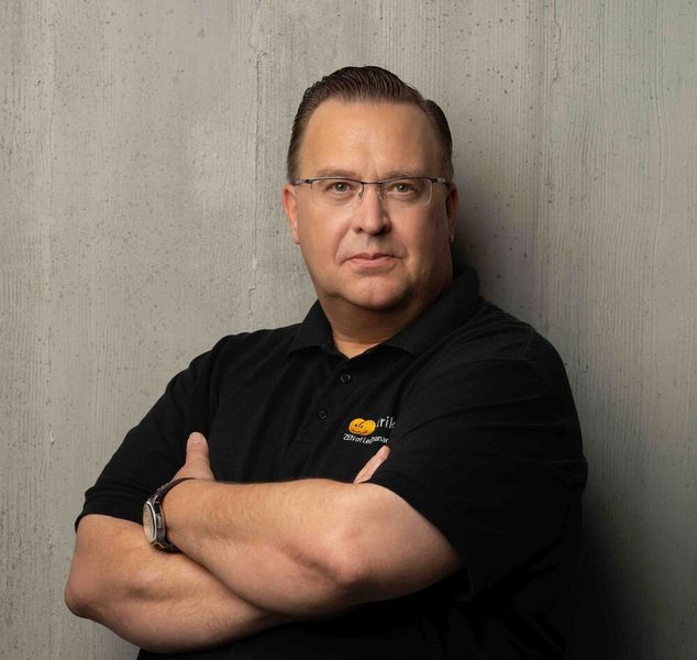 „Durch den Einsatz von Techniken aus dem Mental Coaching überwinden Marketing und Vertrieb Abteilungsgrenzen.“ Diesen und weitere Tipps verrät Norbert Schuster, Geschäftsführer der strike2 GmbH, in seinem Statement.  Das komplette Statement finden Sie in unserem ausführlichen  Trenddossier 2024. (Bild: (C) AEON Verlag & Studio, www.aeon.de // Norbert Schuster)