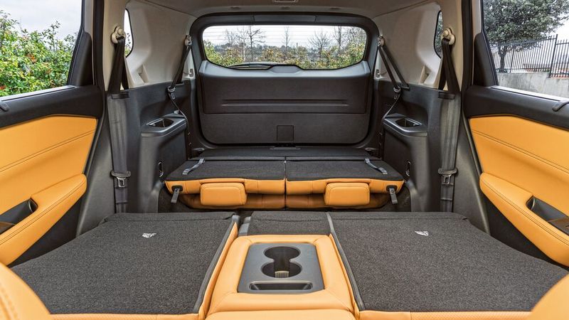 Das Kofferraumvolumen ist mit 585 Litern für den Fünfsitzer angegeben und liegt damit um 20 Liter über dem Niveau des Vorgängers.  (Bild: Nissan)