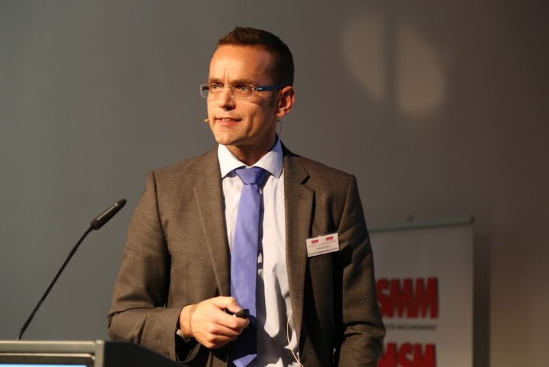 Dipl.-Ing. Andreas Reiter von  OC Oerlikon Balzers AG zeigte in seinem Referat das Produktivitätssteigerungspotenzial moderner Beschichtungen auf. (Bild: Matthias Böhm)