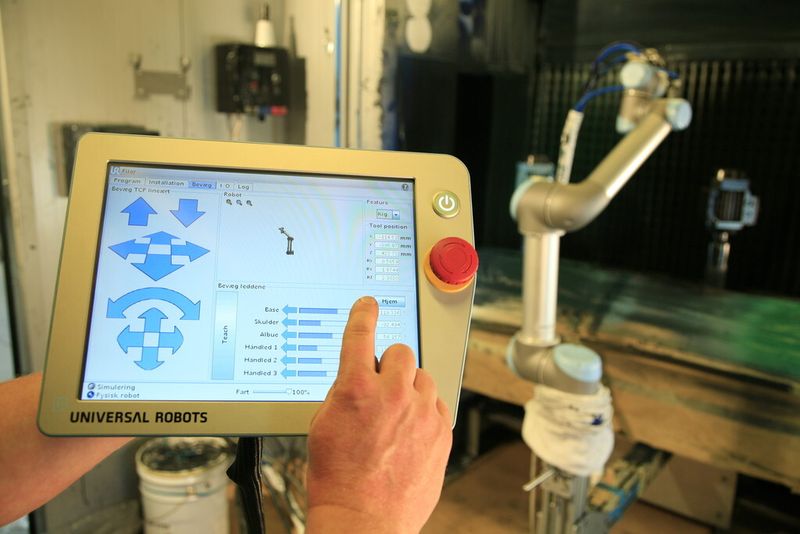 Roboterarm im Einsatz bei BJ-Gear A/S in Skanderborg (Dänemark). (Bild: Universal Robots)