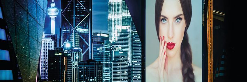 Digital Signage bestimmt immer mehr das Bild der Städte. Die Displays werden dabei inzwischen meist über Cloud-Infrastrukturen via Internet mit Inhalten versorgt. Hier ist IT-Kompetenz gefragt.(Bild:  jamesteohart - stock.adobe.com)