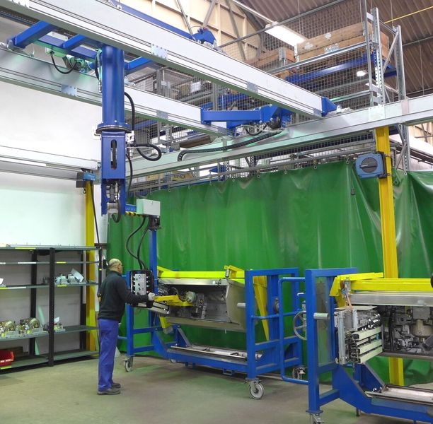 Die Modulplatten sitzen tief im Bremscontainer. (Bild: Peter Springfeld)