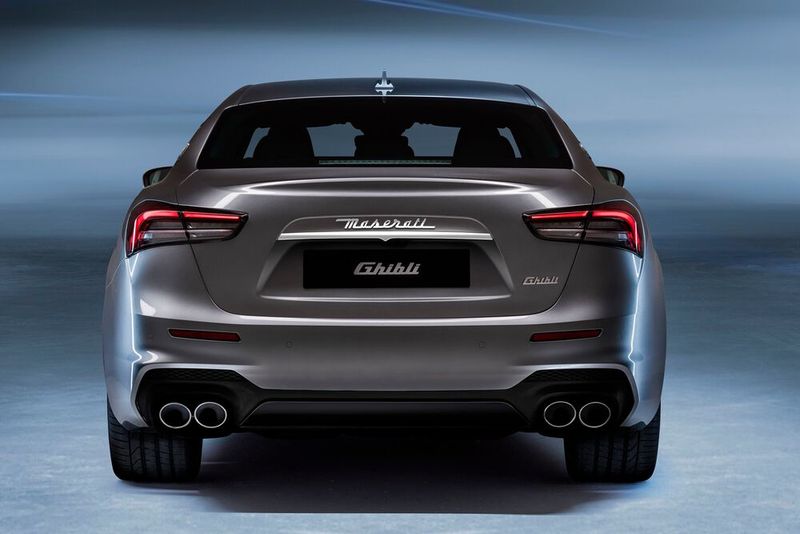 Die Modellpflege des Ghibli beinhaltet unter anderem neue Rückleuchten in Bumerang-Form. (Bild: Maserati)