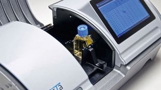 Getränke, Aromen und Konzentrate werden mit Transmissionsmessgeräten zuverlässig bestimmt.  (Bild: HunterLab)