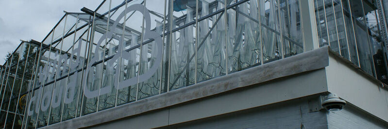 Das Rechenzentrum der Windcloud 4.0 GmbH hat eine Algenfarm auf dem Dach, die mit Abwärme aus dem Serverraum versorgt wird. 