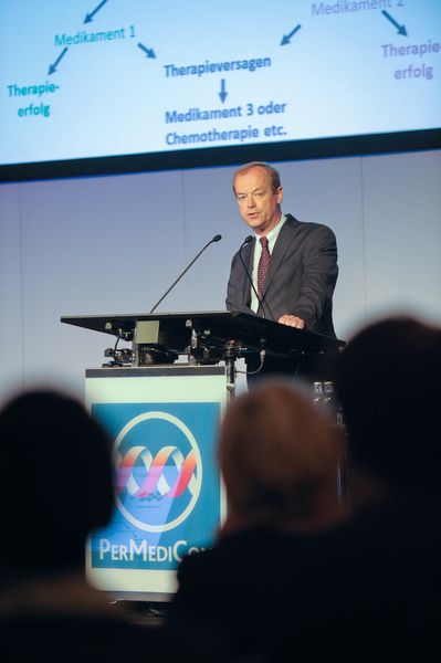Personalisierte Medizin müsse als Mannschaftssport verstanden werden, so Prof. Dr. Michael Hallek, Direktor der Klinik I für Innere Medizin am Universitätsklinikum Köln und Vorstandsvorsitzender des CIO Centrums für Integrierte Onkologie Köln-Bonn (Bild: Kölnmesse)
