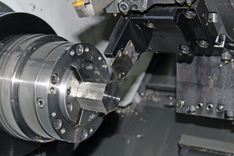 Die Tebit Präzisionstechnik GmbH hat für das Präzi­sions-­Abstechen einer Profilstange aus Edelstahl ein „Überkopf“-arbeitendes Abstechsystem von Iscar im Einsatz.  (Iscar)