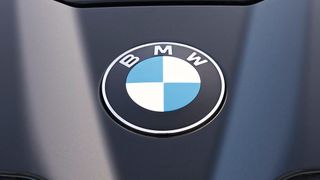 Verschiedene BMW-Modelle müssen in die Werkstatt – allein in Deutschland sind es 42.300 Autos. (Bild: Daniel Kraus / BMW)