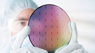 Die Suche nach einem skalierbaren technischen Weg zur Erzeugung von Qubits, die sich berechenbar verhalten, stabil sind und eine lange Kohärenzzeit aufweisen, ist steinig, aber die Quantentechnik macht riesige Schritte nach vorn. Das Unternehmen Diraq, von dem die Aufnahme stammt, hantiert mit Silizium.  (Bild: Diraq)