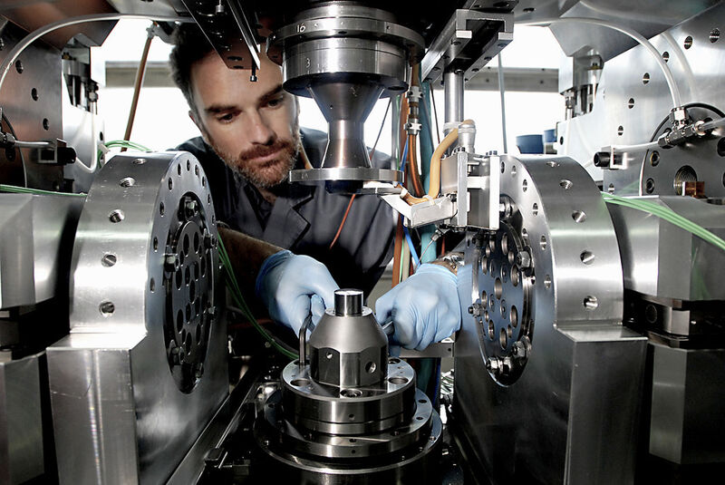 Der „Tribogyr“-Prüfstand am INSA Lyon ist der größte und modernste Prüfstand, der je zur Messung der Reibung und Schmierfilmdicke in hochbelasteten Wälzkontakten gebaut wurde. (Bild: ALASTAIR MILLER/SKF)