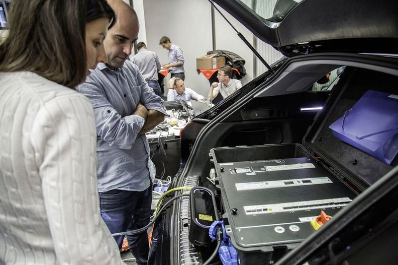 Beim „Plugfest E-Mobility“ im Audi Werk Brüssel testeten Entwickler die branchenübergreifende Kompatibilität des angedachten Kommunikationsstandards. (Audi)
