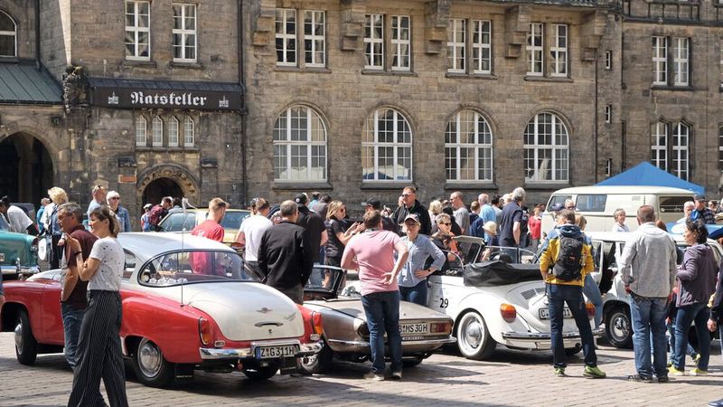 Der Abschluss der zweiten Sächsischen Meister-Classic fand auf dem Marktplatz in Chemnitz statt. (Bild: Zietz/»kfz-betrieb«)