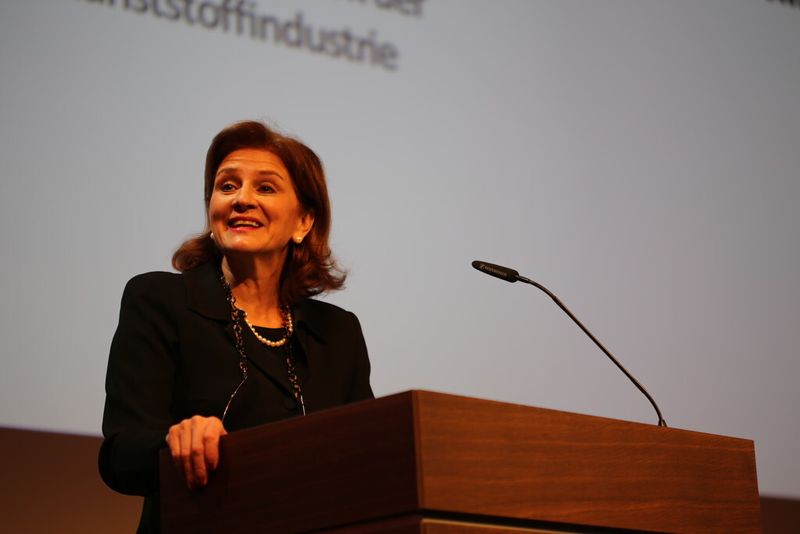 Nationalrätin Doris Fiala, Präsidentin von Swiss Plastics referierte über das Thema „Vision von Swiss Plastics“. (Bild: SMM)