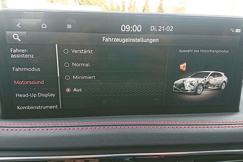 Obwohl das Modell mit einem Dieselmotor ausgestattet ist, lässt sich elektronischer Motorensound einspielen. (Bild: Sven Prawitz)