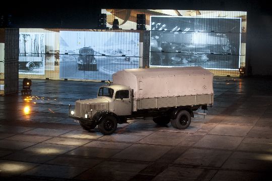 Vor dem Blick in die Zukunft erfolgte jedoch ein kleiner Blick in die Lkw-Geschichte von Daimler. (Archiv: Vogel Business Media)