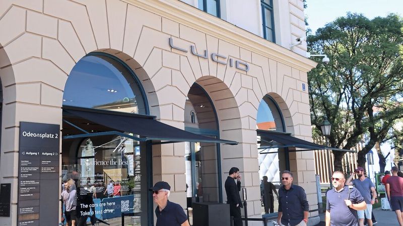 Bislang ist Lucid als Marke schwer zu fassen. In Deutschland existieren nur zwei Lucid-Studios in München (Foto) und Düsseldorf. (Bild: Grimm – VCG)