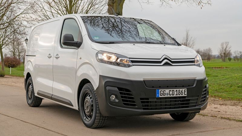 Die Höchstgeschwindigkeit der beiden elektrischen Transporter (hier abgebildet der E-Jumpy) ist auf 130 km/h begrenzt. (Bild: Citroën)