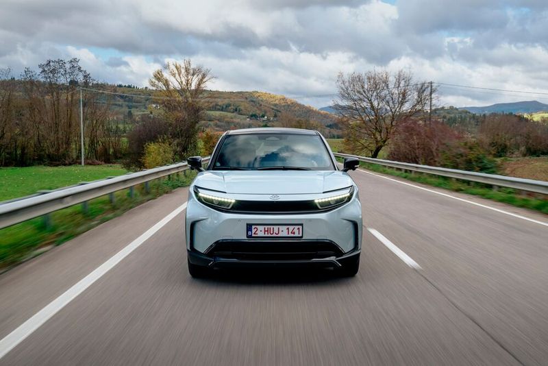 Die Front ist eine Ableitung des aktuellen Hammerhead-Stils. (Bild: Toyota)