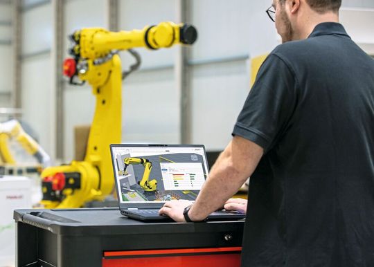 Die Integration der Simulationssoftware «Roboguide» in Nvidias offenes Referenz-Framework ermöglicht die Erstellung präziser digitaler Zwillinge.(Bild:  Fanuc)