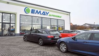 Emay Automobile verfügt über ein großes Angebot an Gebrauchtwagen. Auf Wunsch werden die Fahrzeuge auch beim Kunden vor der Haustür ausgeliefert. (Bild: Yvonne Simon)